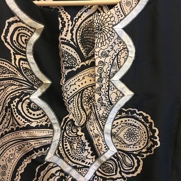 BCBG‎ MAXAZRIA 100% SILK BLACK AND CREAM TOP. - Picture 2 of 7